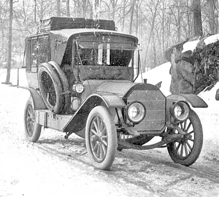 A vintage photo of the Pierce-Arrow Touring Landau from The Old Motor .com.